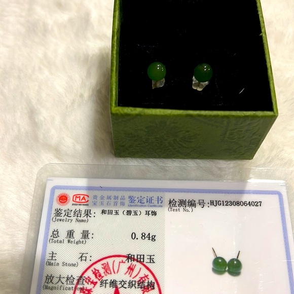 Natural Jade earring - Picture 2 of 3